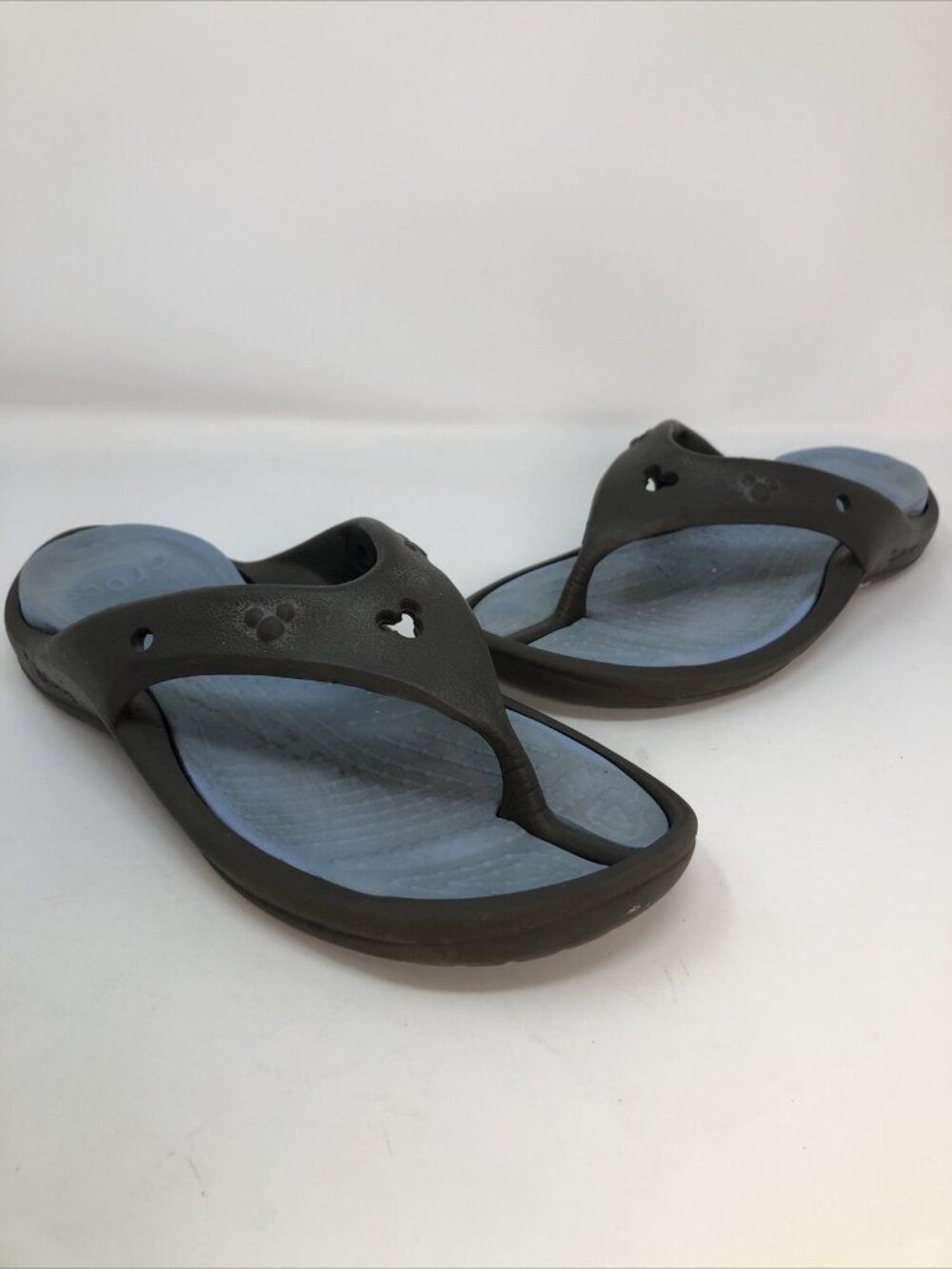 Disney Crocs Shoes W8 M6 Mickey Mouse Gray Cushioned Thong Sandals Flip Flops